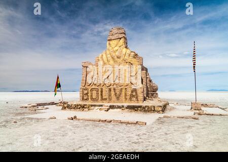 Dakar-Denkmal auf der Salar de Uyuni-Salzpfanne, Bolivien Stockfoto