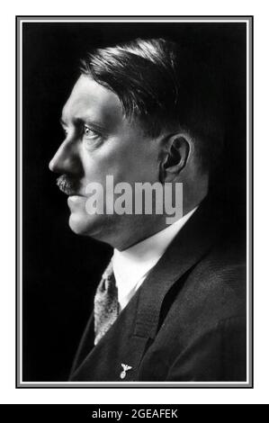 Adolf Hitler Portrait Archiv 1930er Jahre Profil Serious low key spot lit Studio Portrait dunkler Hintergrund von Heinrich Hoffmann für Wahlpropaganda Literatur Stockfoto