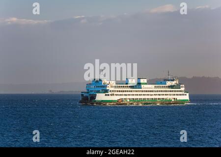 Fähre Kaleetan überquert Elliot Bay of Puget Sound und fährt von Seattle, Washington State, USA nach Bremerton Stockfoto