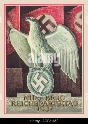 Altes Nazi-Propagandaplakat NÜRNBERG REICHSPARTEITAG 1937 mit deutschem Adler mit leuchtendem Hakenkreuzsymbol und Hakenkreuzfahnen im Hintergrund. Stockfoto