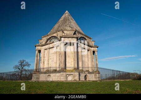 Darnley Mausoleum, ein restauriertes Mausoleum aus dem 18. Jahrhundert in einem friedlichen öffentlichen Wald in Kent, Großbritannien Stockfoto