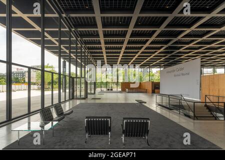 Berlin, Kulturforum, Neue Nationalgalerie, 1965-1968 nach Entwürfen von Ludwig Mies van der Rohe erbaut. Mitarbeit bei der Dachkonstruktion: Frei Otto Stockfoto