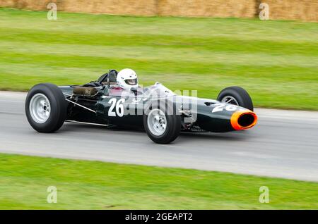 BRM P261 Classic Grand Prix, Oldtimer-Rennwagen beim Goodwood Festival of Speed Rennsport 2014. Stockfoto