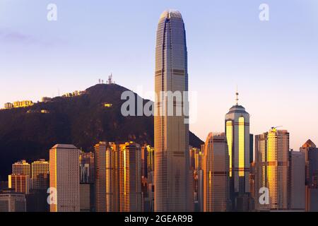 Skyline moderner Bürogebäude und Wolkenkratzer in Hongkong, China Stockfoto