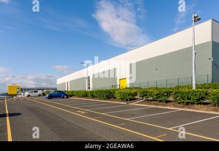 Amazon Warehouse ist ein Online-Händler mit seinem Lager in Dunfermline, Schottland, Großbritannien Stockfoto