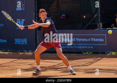 Verona, Italien. August 2021. Holger Vitus Nodskov Rune (Dänemark) während der ATP80 Challenger - Verona - Mittwoch, Tennis Internationals in Verona, Italien, August 18 2021 Quelle: Independent Photo Agency/Alamy Live News Stockfoto