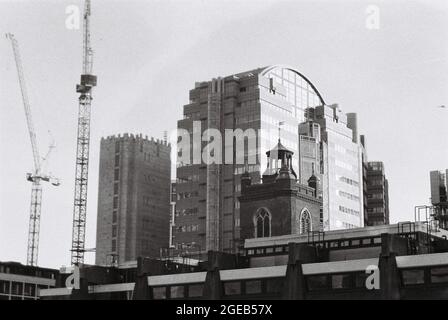 Eine Serie von Fotos, die auf dem barbican Estate auf 35mm in Schwarz-Weiß aufgenommen wurden Stockfoto