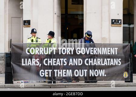 London, Großbritannien. 18. August 2021. Anti-Impfprotest vor dem Parlament Stockfoto