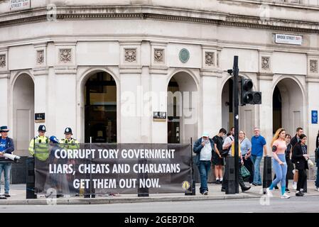 London, Großbritannien. 18. August 2021. Anti-Impfprotest vor dem Parlament Stockfoto