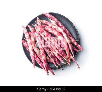 Cranberry-Bohnen. Bohnen-Pads auf Platte isoliert auf weißem Hintergrund. Stockfoto