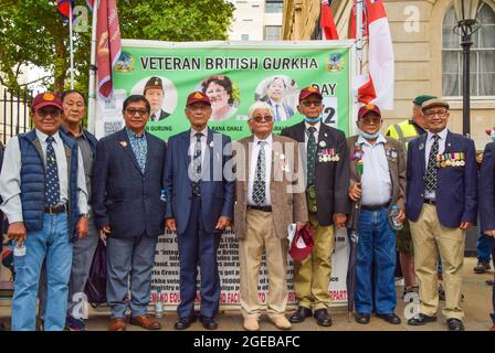 London, Großbritannien. August 2021. Veteranen vor der Downing Street. Gurkhas inszenieren seit mehreren Wochen Hungerstreiks und Proteste gegen „Diskriminierung, Ausbeutung und historische Ungerechtigkeit“, einschließlich der ungleichen Renten, die Gurkha-Soldaten im Vergleich zu ihren britischen Pendants erhalten. (Kredit: Vuk Valcic / Alamy Live News) Stockfoto