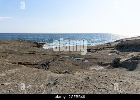 Die felsige Küste von Cane Malu auf Sardinien Stockfoto