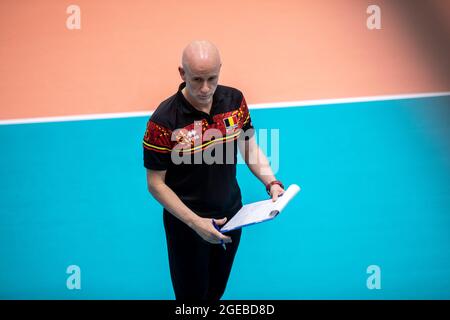 Belgiens Cheftrainer Fernando Munoz im Bild bei einem freundlichen Volleyballspiel zwischen Belgiens Nationalmannschaft der Männer, den Roten Drachen, und Stockfoto