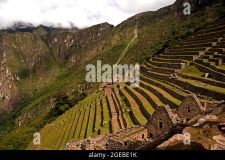Machu Picchu Bauernterrassen mit Steinhäusern Stockfoto