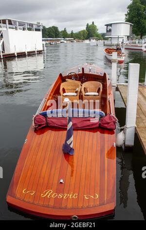 Henley-upon-Thames, Oxfordshire, Großbritannien. Die Henley Royal Regatta, Covid, passte die Rennen mit traditionellen Vorläufen an und führte zum großen Finale am Sonntag im August Stockfoto