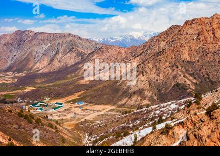 Chimgan Ski Resort Stadt in der Tian Shan oder Tengri Tagh Bergkette in der Nähe von Taskent Stadt in Usbekistan in Zentralasien Stockfoto