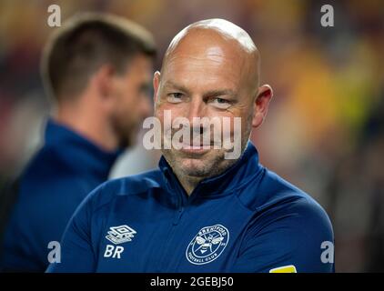 Brentford, Großbritannien. August 2021. Brentford Stellvertretender Cheftrainer Brian Riemer während des Premier League-Spiels zwischen Brentford und Arsenal am 13. August 2021 im Brentford Community Stadium, Brentford, England. Foto von Andrew Aleksiejczuk/Prime Media Images. Quelle: Prime Media Images/Alamy Live News Stockfoto