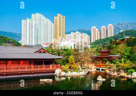 Blauer Teich im Nan Lian Garten ist ein chinese Klassischer Garten in Diamond Hill in Hong Kong City in China Stockfoto