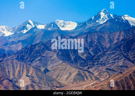 Stok Kangri ist der höchste Berg in der Stok-Bergkette Des Himalaya bei Leh in der Ladakh Region nordindien Stockfoto