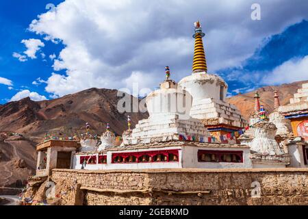Das Lamayuru Kloster oder Gompa ist ein buddhistisches Kloster im tibetischen Stil im Dorf Lamayuru in Ladakh, Nordindien Stockfoto