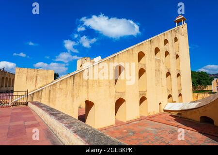 Astronomische Instrumente an Jantar Mantar alten Observatorium in Jaipur Stadt In Rajasthan Staat Indien Stockfoto