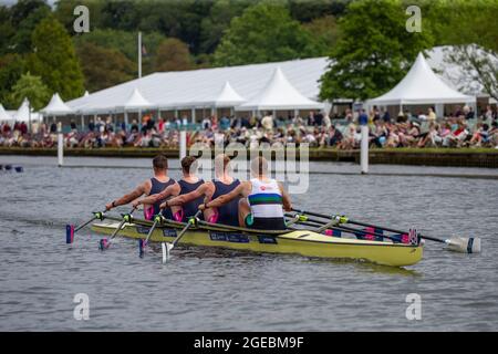 Henley-upon-Thames, Oxfordshire, Großbritannien. Die Henley Royal Regatta, Covid, passte die Rennen mit traditionellen Vorläufen an und führte zum großen Finale am Sonntag im August Stockfoto