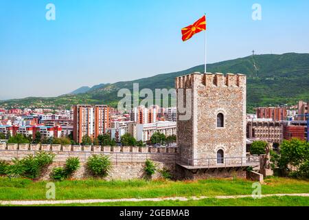 Skopje Festung oder Skopsko Kale ist eine historische Festung in der Altstadt von Skopje Stadt, Nord-Mazedonien Stockfoto