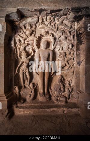 Reliefschnitzereien in Kailasa oder Kailash Tempel in den Ellora Höhlen in Maharashtra, Indien Stockfoto