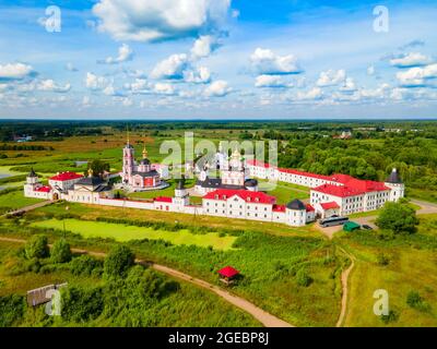 Das Warnitsky Trinity Kloster des Hl. Sergius Luftpanorama in Rostow Weliki im Jaroslawler Gebiet, Goldener Ring Russlands Stockfoto