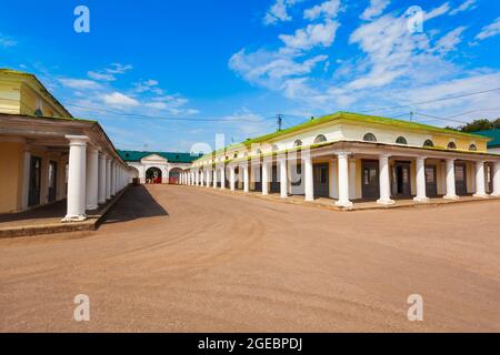 Gostiny Dvor Handelsreihen mit Arkaden in der Stadt Kostroma, Goldener Ring Russlands Stockfoto