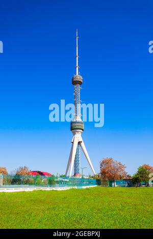 Taschkent, Usbekistan - 11. April 2021: Der Taschkent Television TV Tower oder Toschkent Teleminorasi ist ein 375 Meter hoher Turm in Taschkent, U Stockfoto