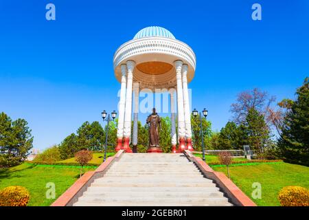 Taschkent, Usbekistan - 11. April 2021: Alisher Navoiy Denkmal im Zentrum der Stadt Taschkent in Usbekistan Stockfoto