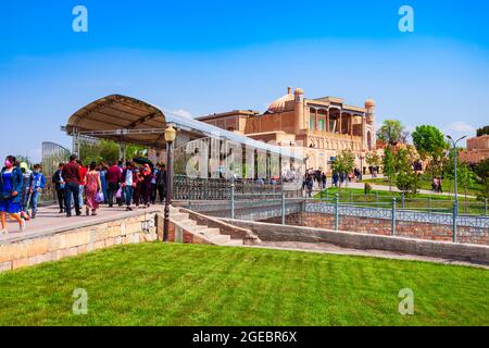 Samarkand, Usbekistan - 18. April 2021: Hazrat Khizr oder Hazret Hyzr Moschee in der Stadt Samarkand in Usbekistan Stockfoto