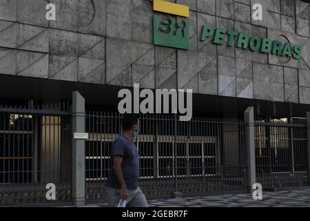 Logo der Petrobras-Ölgesellschaft auf dem Hauptsitz des Unternehmens. Brasilianische staatliche Unternehmen in der Erdölindustrie - Rio de Janeiro, Brasilien 06. Stockfoto