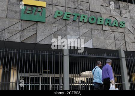 Logo der Petrobras-Ölgesellschaft auf dem Hauptsitz des Unternehmens. Brasilianische staatliche Unternehmen in der Erdölindustrie - Rio de Janeiro, Brasilien 06. Stockfoto