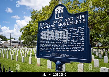 Historische Markierung für Major Dade und seine Command Monuments auf dem St. Augustine National Cemetery, in St. Augustine, Florida. (USA) Stockfoto