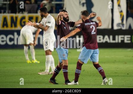 Der Mittelfeldspieler Jack Price (19) der Colorado Rapids und der Verteidiger Keegan Rosenberry (2) feiern nach einem Sieg in einem MLS-Spiel nach dem Spiel, Dienstag, August Stockfoto