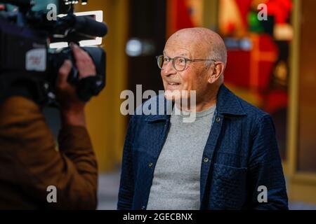 Berlin, Deutschland. August 2021. Volker Schlöndorff kommt zur Premiere des Films Now im Kino Delphi Lux. Quelle: Gerald Matzka/dpa/Alamy Live News Stockfoto