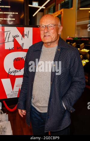Berlin, Deutschland. August 2021. Volker Schlöndorff kommt zur Premiere des Films Now im Kino Delphi Lux. Quelle: Gerald Matzka/dpa/Alamy Live News Stockfoto