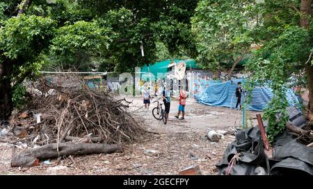 Das Saen Saeb Kanalviertel an der Elephant Bridge alias Hua Chang Bridge Bangkok Back Streets Stockfoto