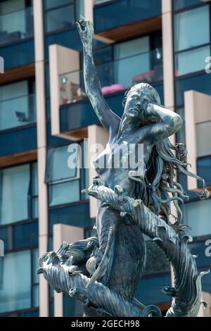 Statue der Meerjungfrau von Damien Hirst in North Greenwich, London, England Stockfoto