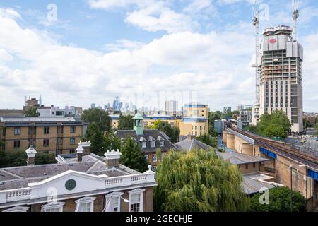 Blick auf die Stadt vom West India Quay, London, England Stockfoto