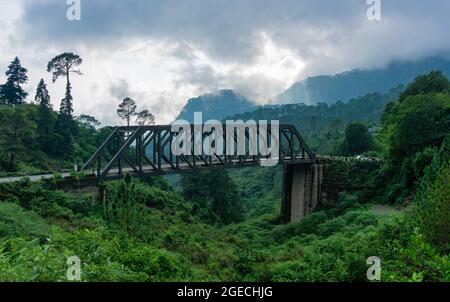 Schöne Eisenbrücke in Uttarakhand, Indien Stockfoto