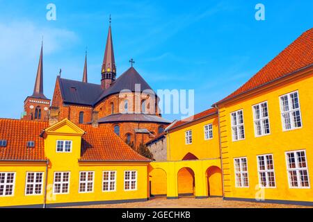 Bischofshof der Kathedrale von Roskilde in Dänemark. Skandinavische mittelalterliche Architektur Stockfoto