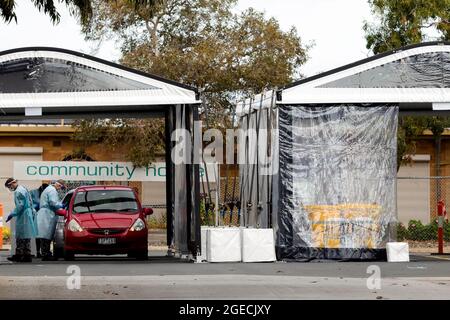 Melbourne, Australien, 13. Juli 2020. Ein Blick auf die nahe leere Fawkner Mobile Testing Site. Obwohl die Regierung behauptet, dass Rekordtests stattfinden, ist die mobile Teststelle in Fawkner, einem der schlimmsten Hotspots Melbournes, während der COVID-19 fast leer. Nach weiteren 177 Fällen über Nacht und weiteren Ausbrüchen in Pflegeheimen befinden sich Metropolitan Melbourne und das Mitchell Shire nach dem Anstieg der aktiven Fälle auf 1,612 im Lockdown. Die neuen Beschränkungen traten am Donnerstag, dem 9. Juli, in Kraft, wobei die Bewohner in Sperrgebieten für die nächsten sechs Wochen den Befehl zum Aufenthalt zu Hause erhalten hatten. (Foto: Dave HEWI Stockfoto