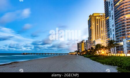 Luftaufnahme des Miami, Florida, USA, vom Meer aus gesehen Stockfoto