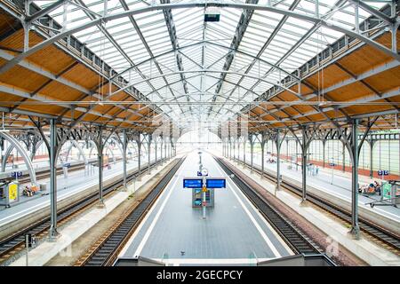 Blick in den Lubecker Hauptbahnhof. Aufgenommen in Lübeck, Deutschland am 16. Juli 2016 Stockfoto