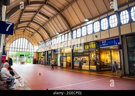 Blick in den Lubecker Hauptbahnhof. Aufgenommen in Lübeck, Deutschland am 16. Juli 2016 Stockfoto