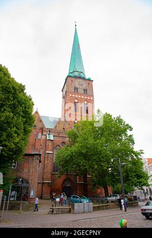 Das Krankenhaus Heiliger Geist wurde im 13. Jahrhundert erbaut und das Gebäude beherbergt noch heute ein Altersheim in seinen Mauern. Aufgenommen in Lübeck, deutsch Stockfoto