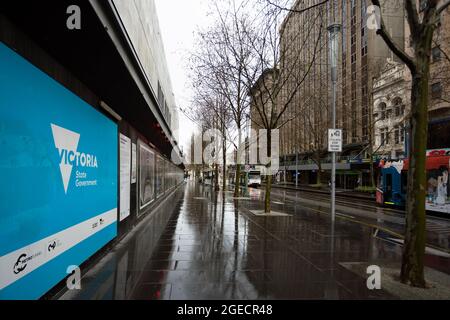 Melbourne, Australien, 14. August 2020. Melbourne kommt zum Stillstand, als während der COVID-19 in Melbourne, Australien, düsteres Wetter einsetzt. Victoria verzeichnete 14 COVID-bedingte Todesfälle, darunter ein 20-jähriges Kind, das als jüngster in Australien an dem Coronavirus starb, und weitere 372 neue Fälle über Nacht. (Foto von Dave Hewison/Speed Media) Quelle: Dave Hewison/Speed Media/Alamy Live News Stockfoto